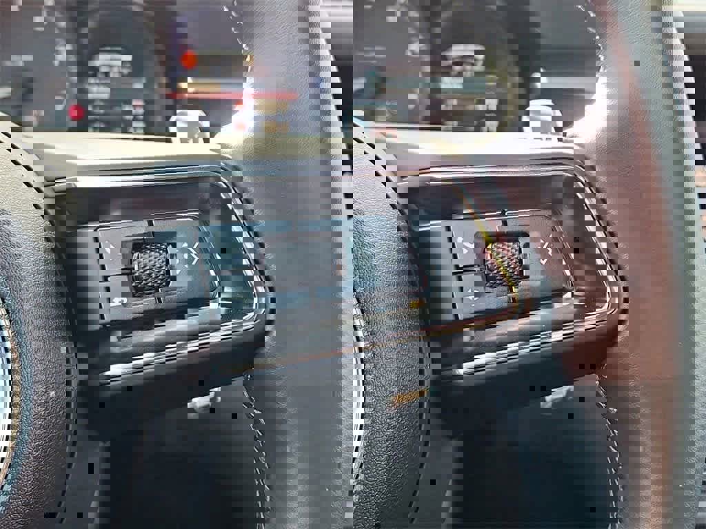 Certified 2025 Porsche Macan image 31