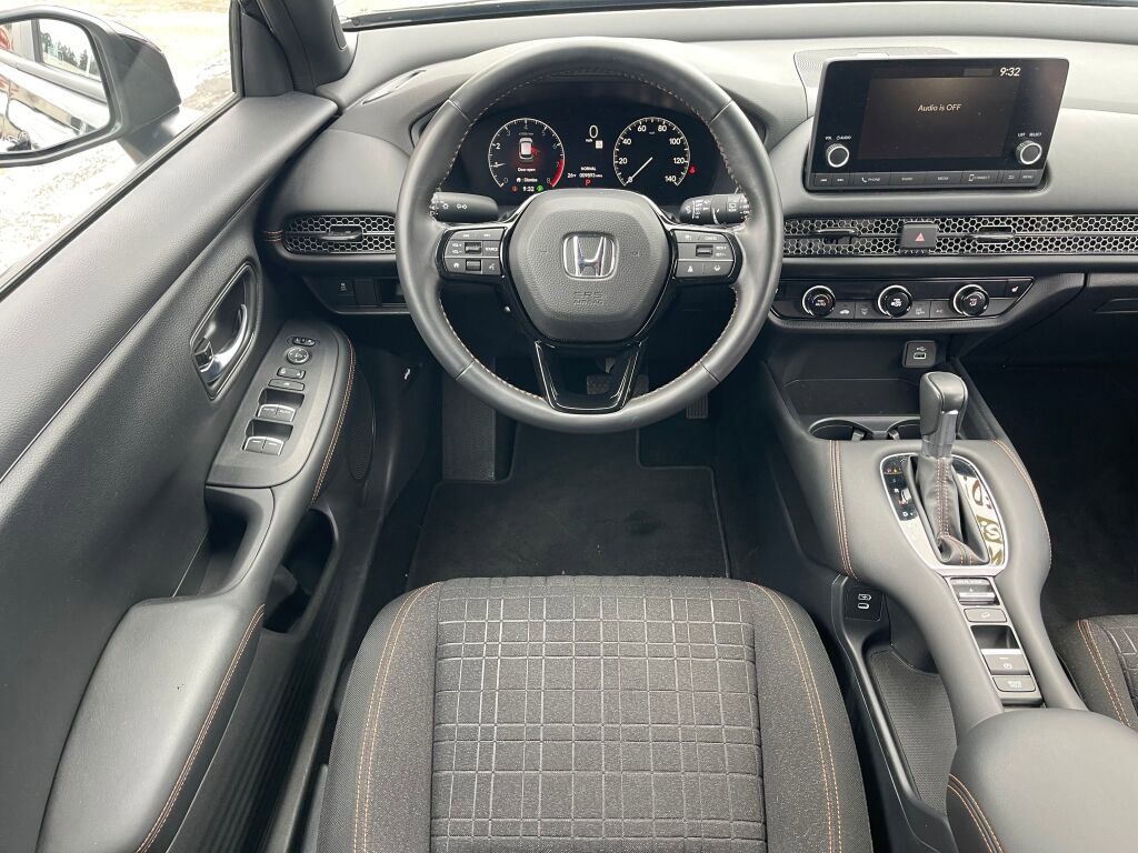Used 2024 Honda HR-V Sport image 2