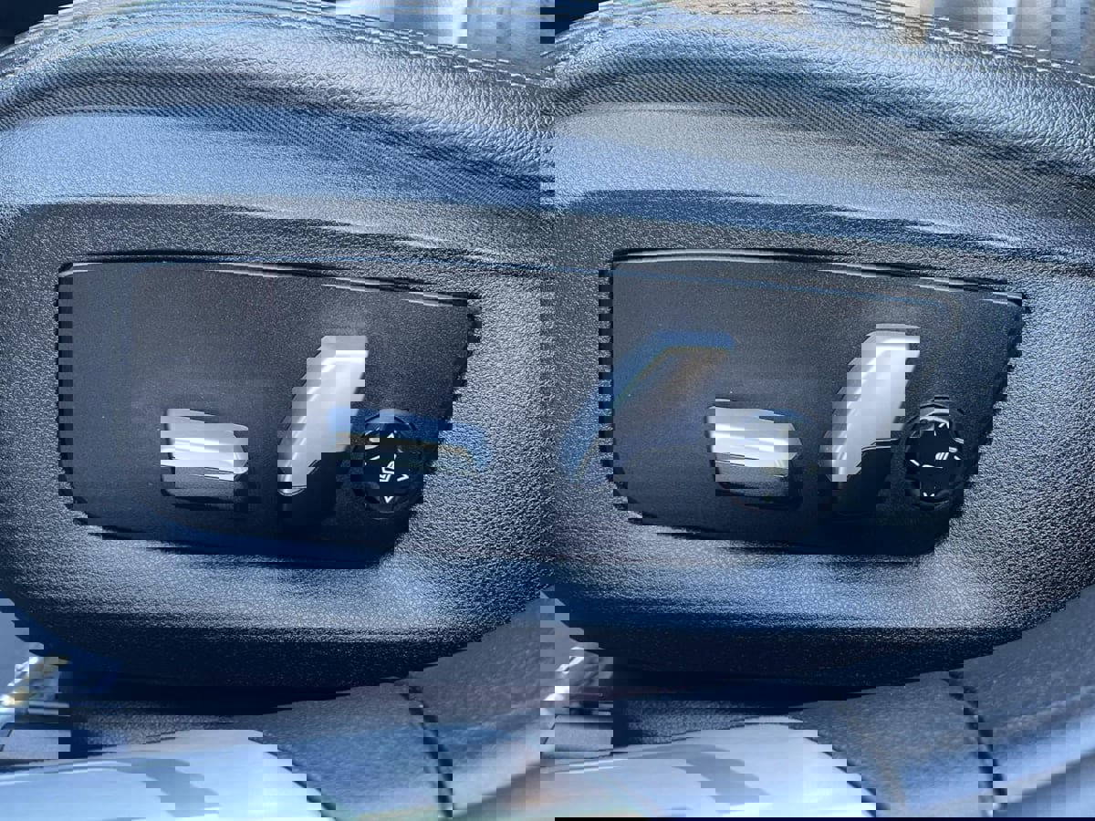 Used 2019 BMW 740i xDrive image 10