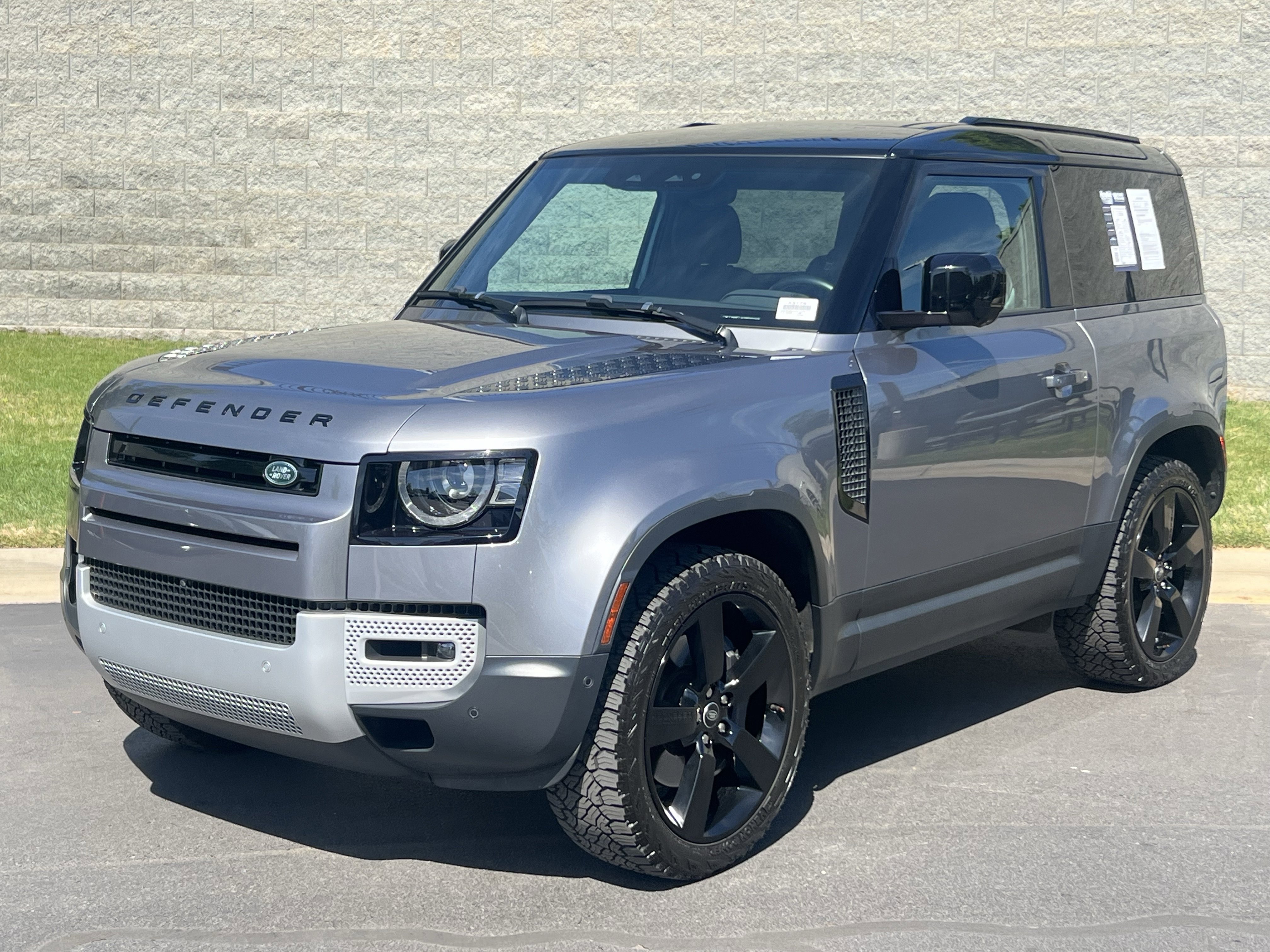 Certified 2023 Land Rover Defender 90 SE image 2