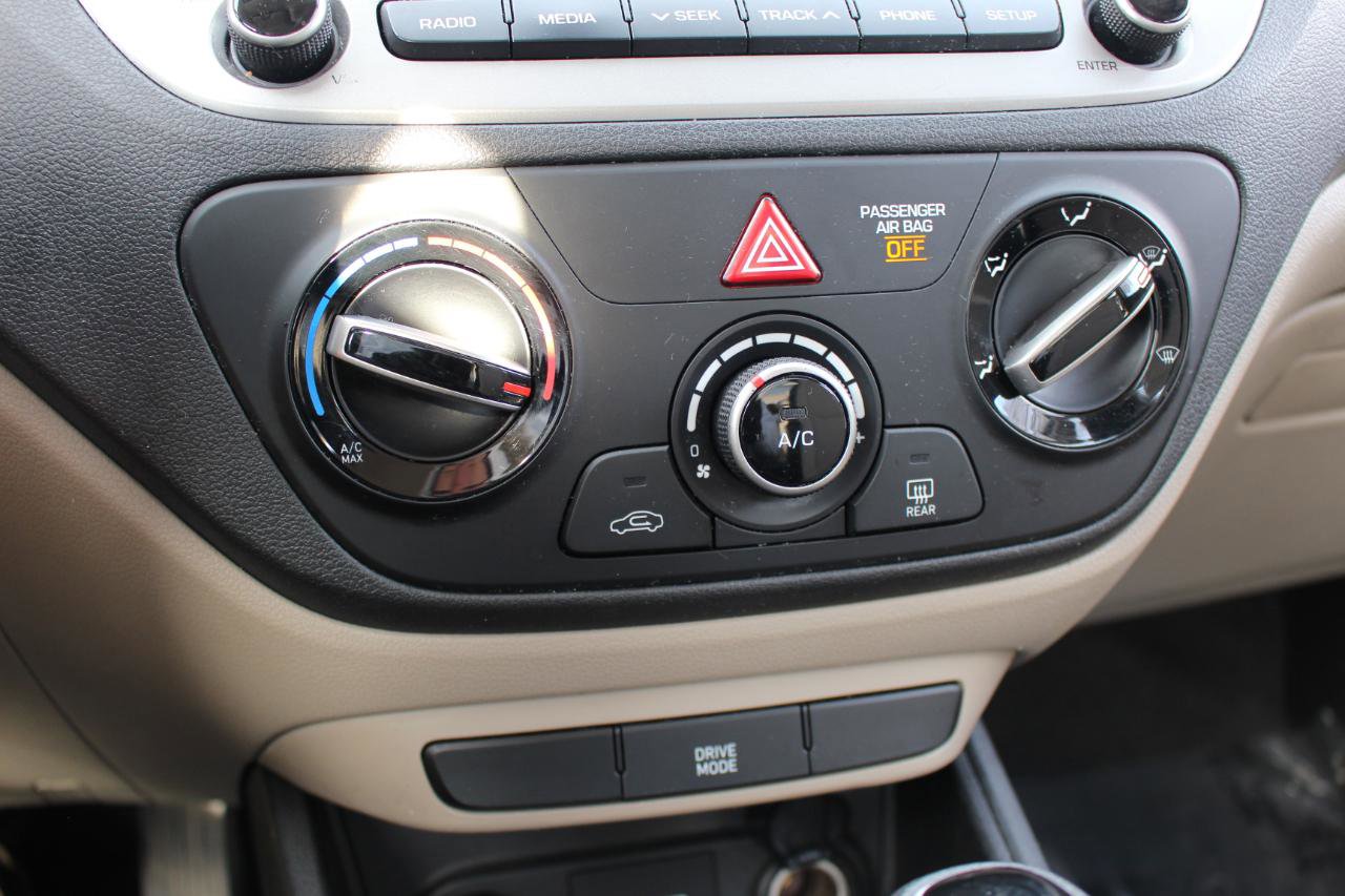 Used 2019 Hyundai Accent SE image 24