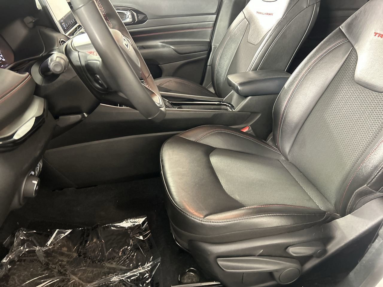 Used 2025 Jeep Compass Trailhawk AWD/4WD image 20