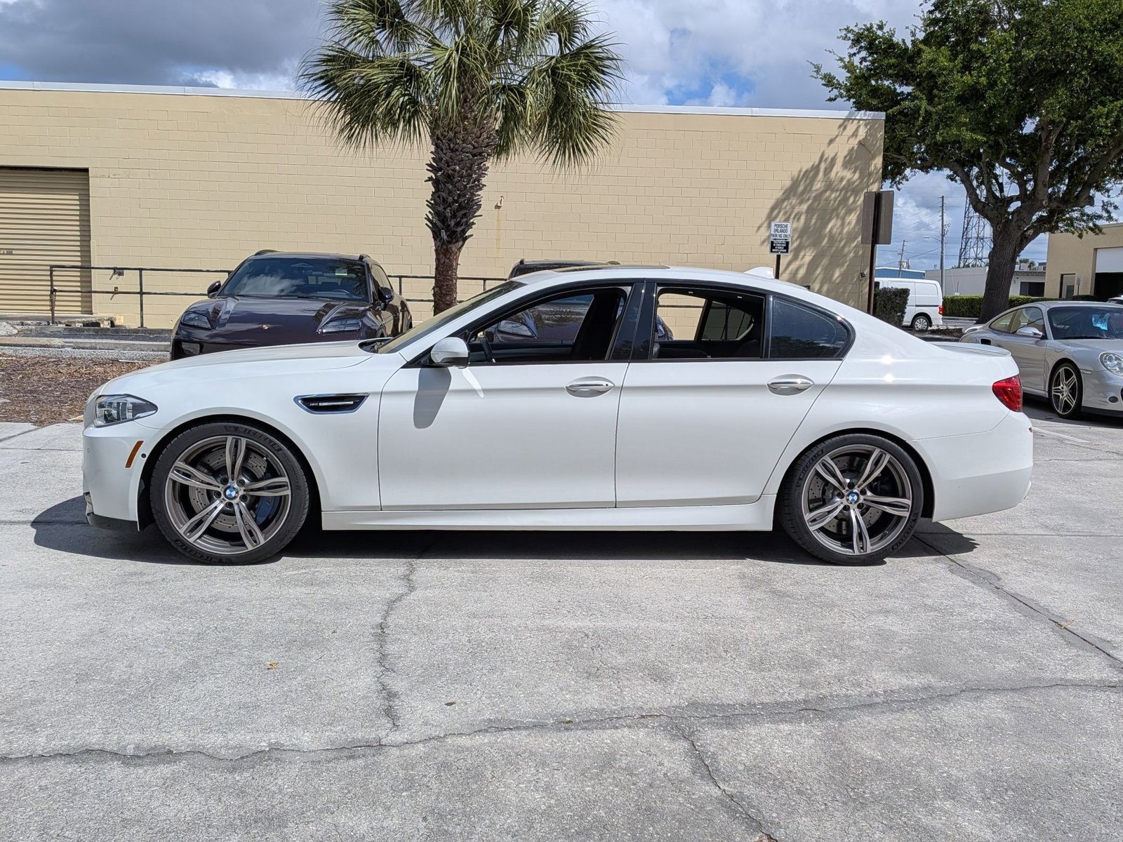 Used 2014 BMW M5 RWD image 2