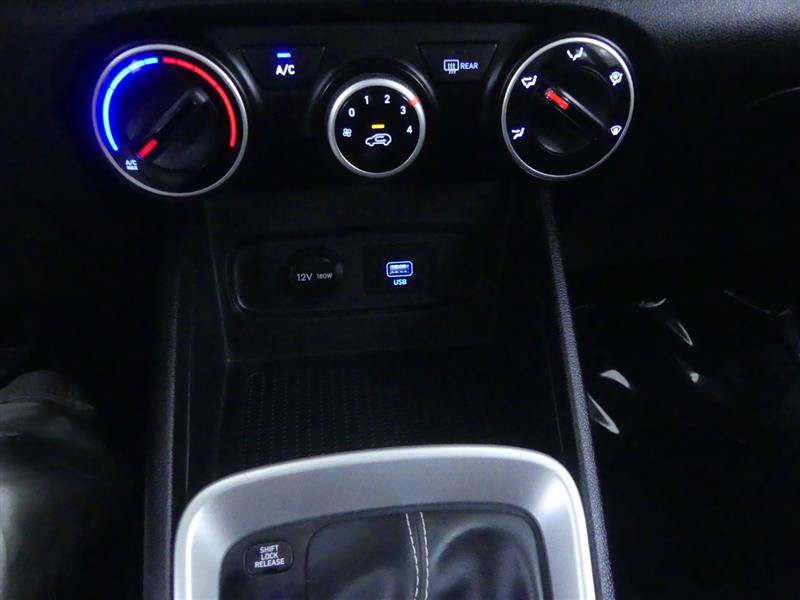Used 2021 Hyundai Venue SE FWD image 13