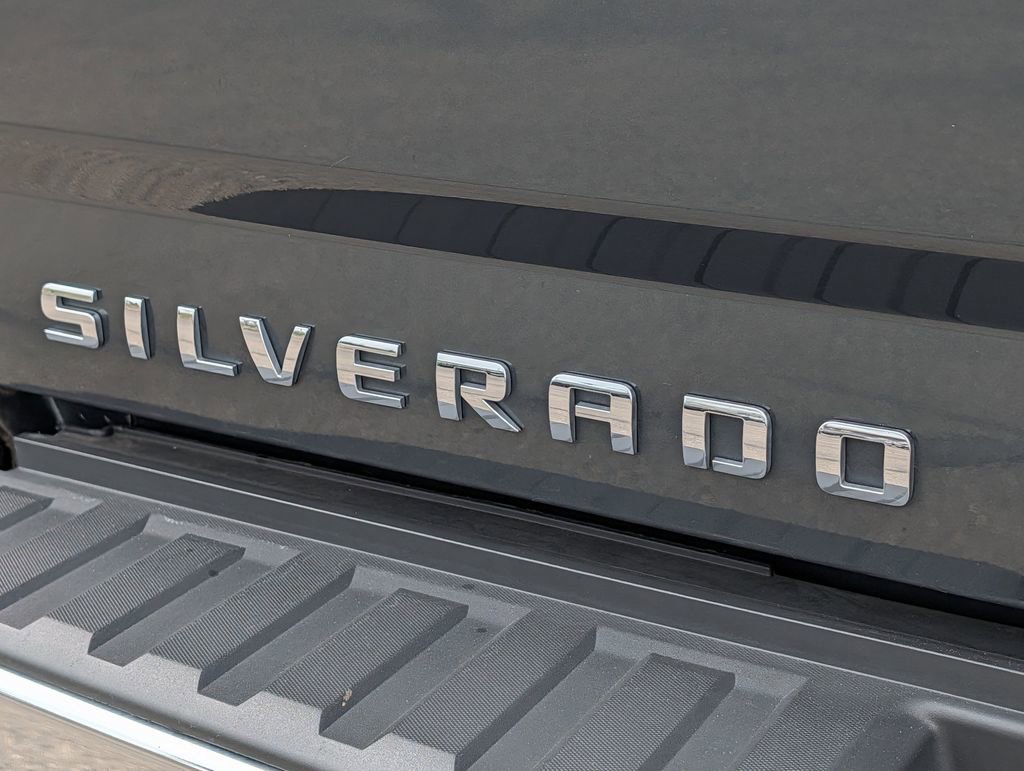 Used 2018 Chevrolet Silverado 1500 LT w/ All Star Edition AWD/4WD image 11