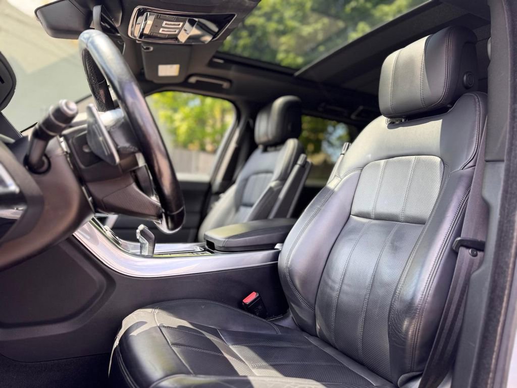 Used 2019 Land Rover Range Rover Sport Supercharged AWD/4WD image 17