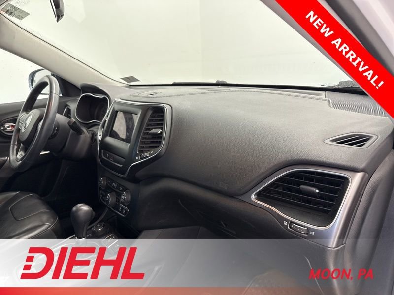 Used 2019 Jeep Cherokee Latitude Plus w/ Cold Weather Group AWD/4WD image 15