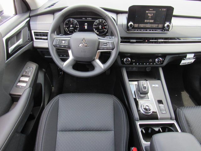 New 2025 Mitsubishi Outlander ES image 10