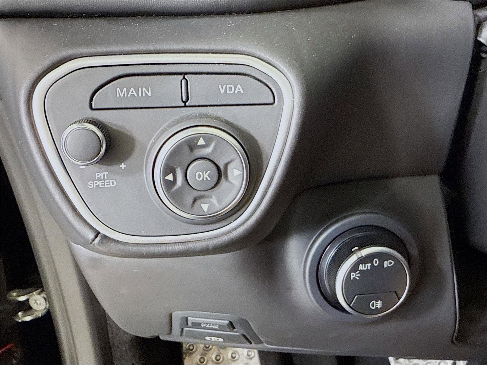 Used 2018 Ferrari California T image 24