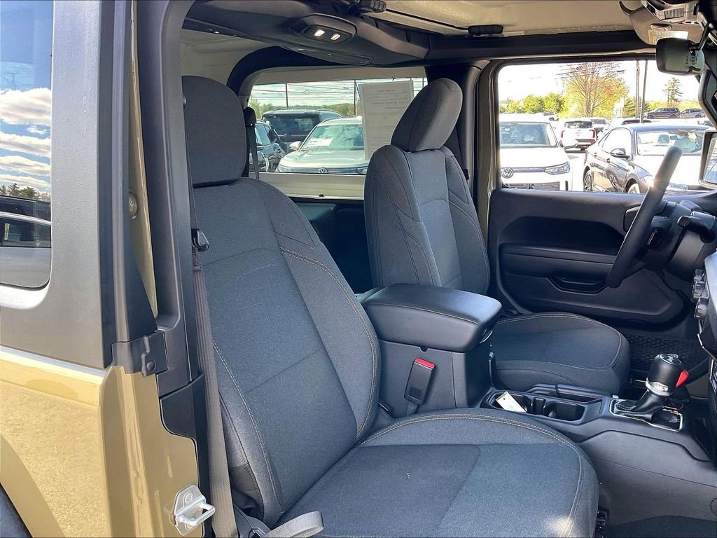 Used 2025 Jeep Wrangler Sport AWD/4WD image 10