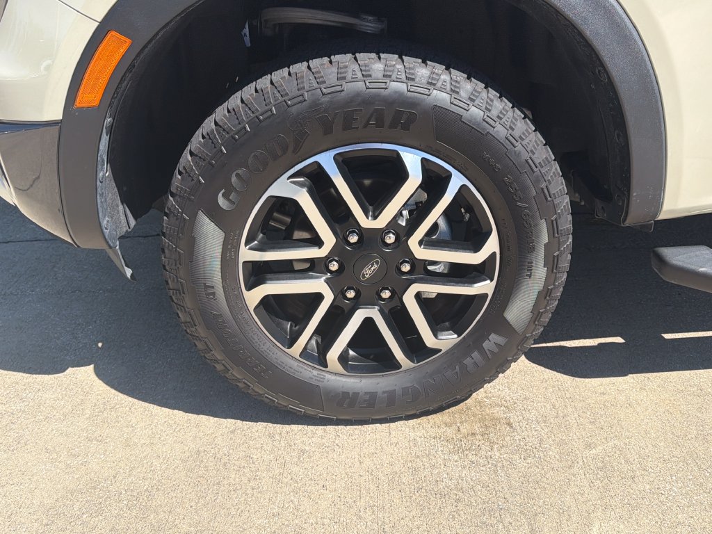 Used 2025 Ford Ranger Lariat w/ Trailer Tow Package RWD image 12