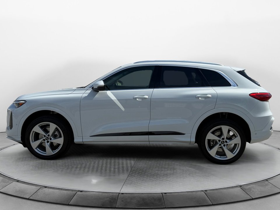 Certified 2025 Audi Q5 Premium Plus w/ Premium Plus image 4