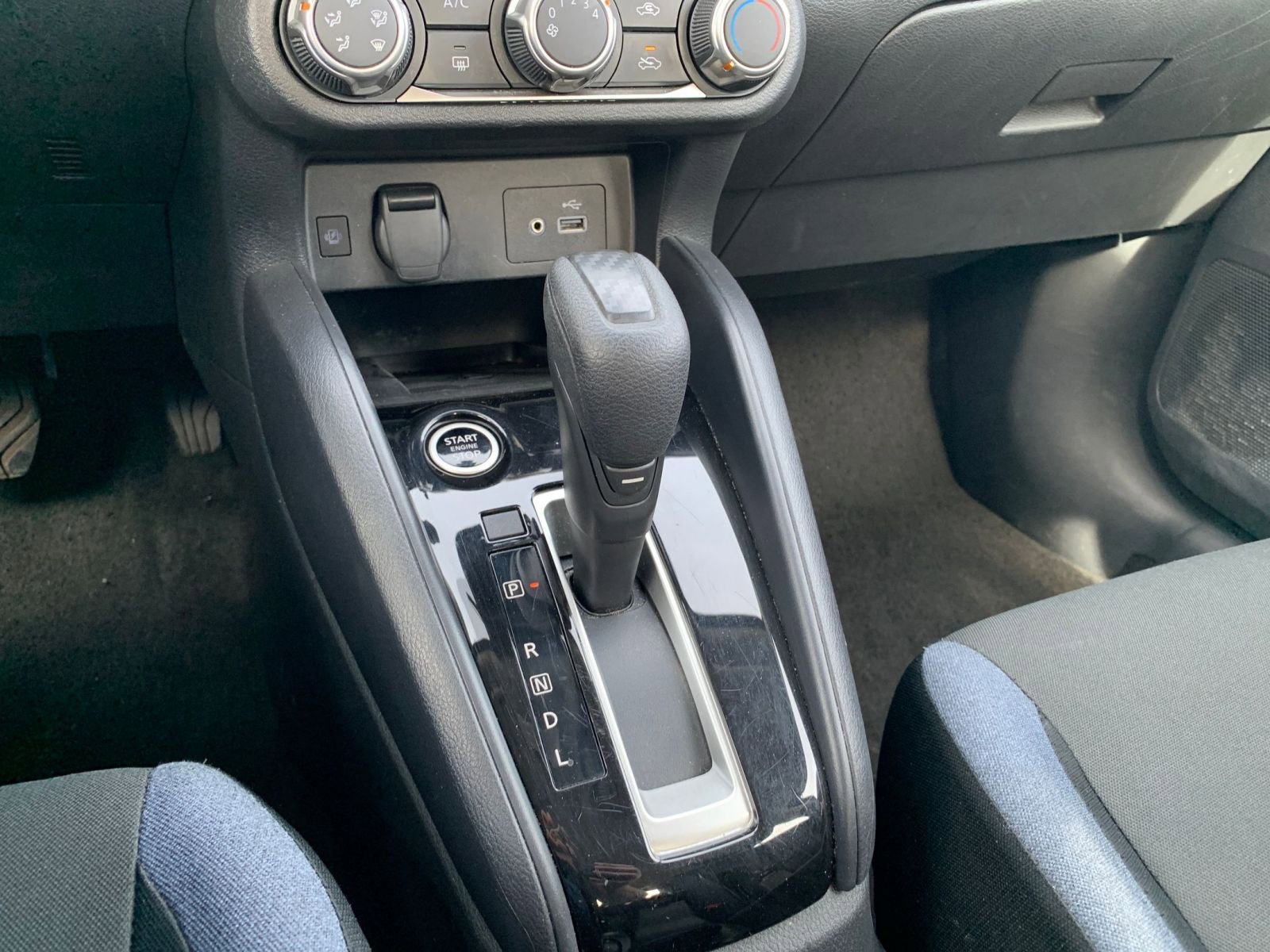 Used 2025 Nissan Versa SV image 39