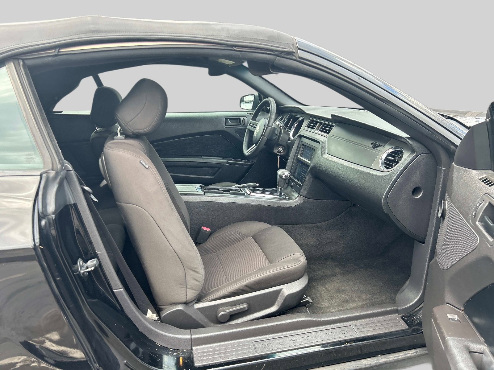 Used 2012 Ford Mustang Convertible image 12