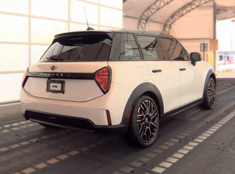 Used 2026 MINI Cooper S FWD image 3