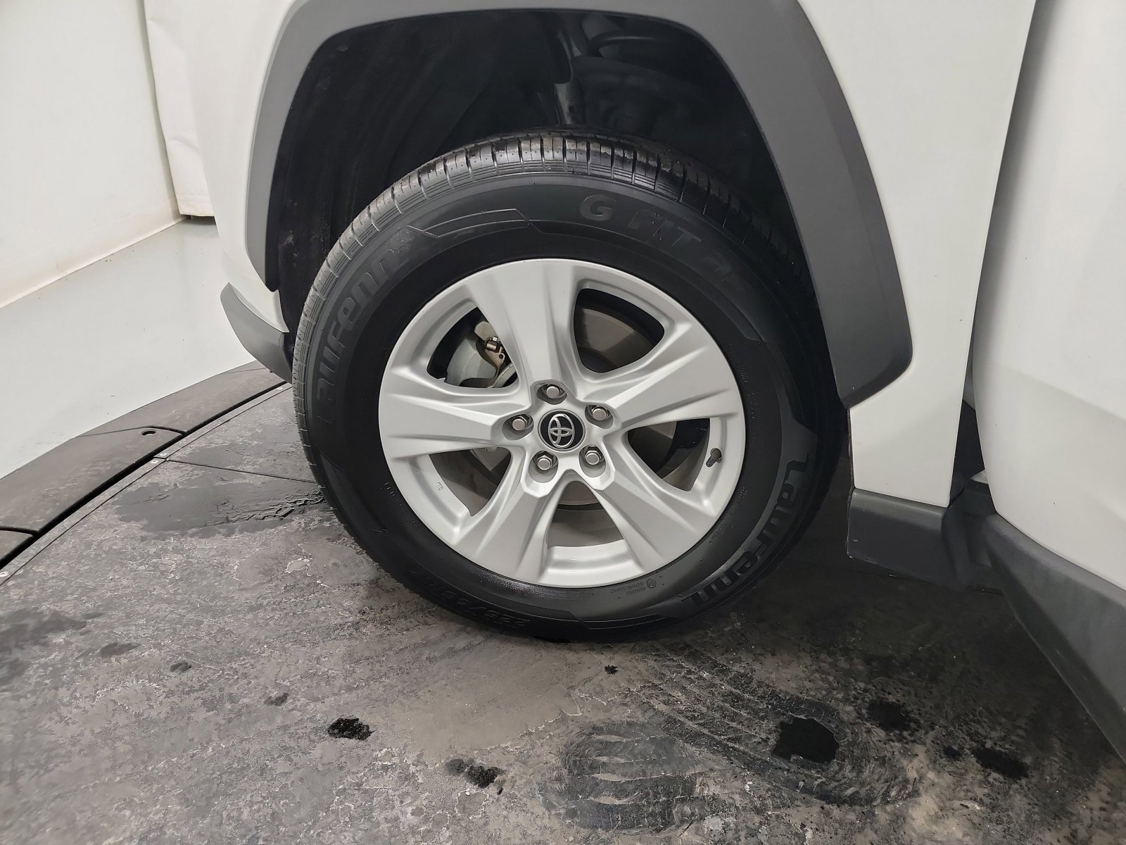 Used 2020 Toyota RAV4 XLE image 30