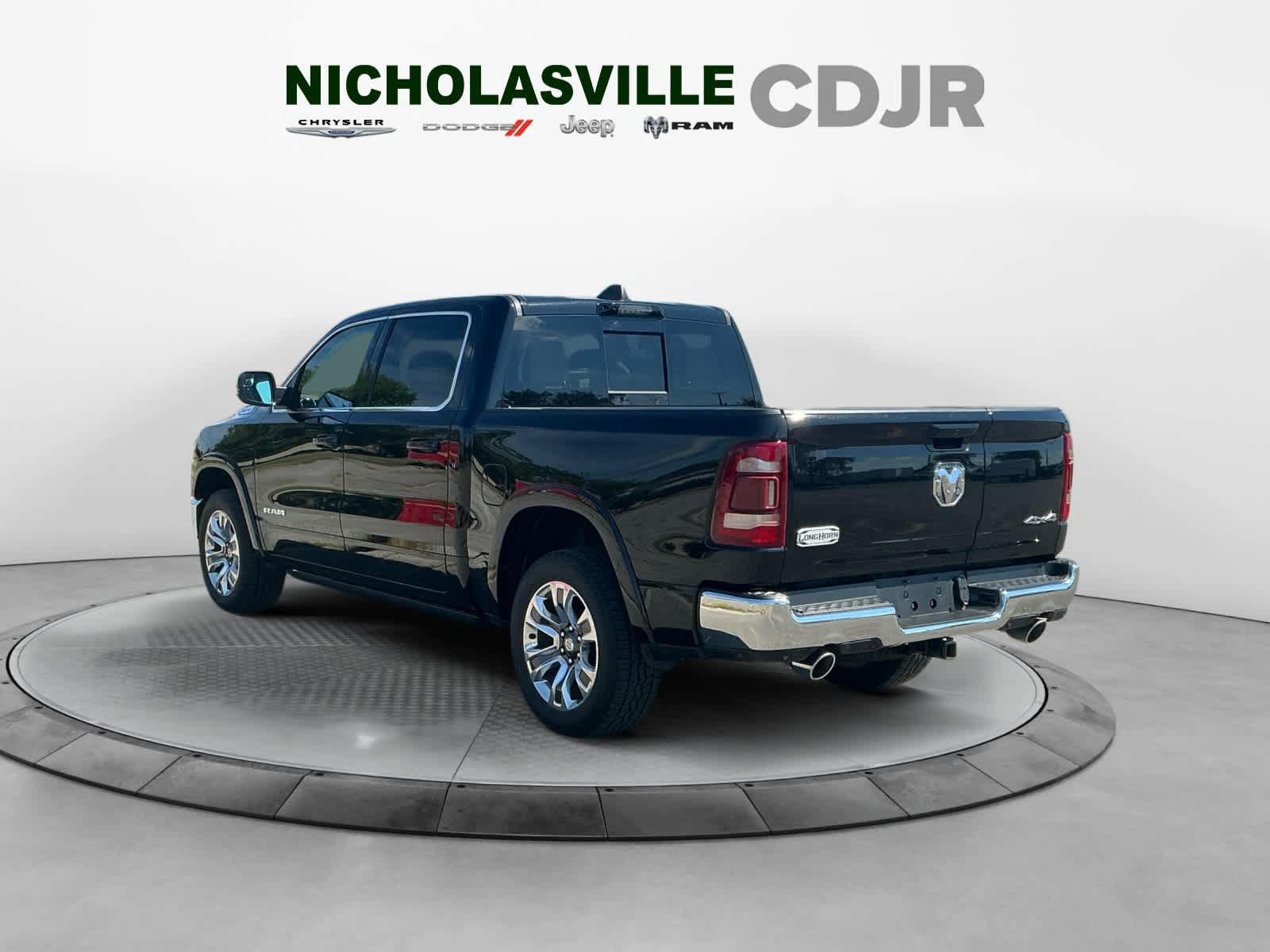 Used 2024 RAM 1500 Limited AWD/4WD image 3