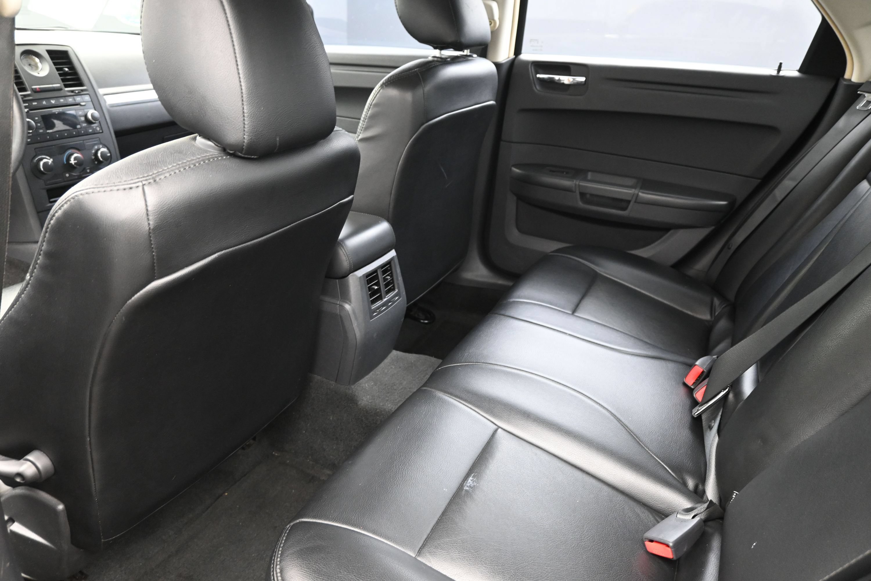 Used 2008 Chrysler 300 LX RWD image 16