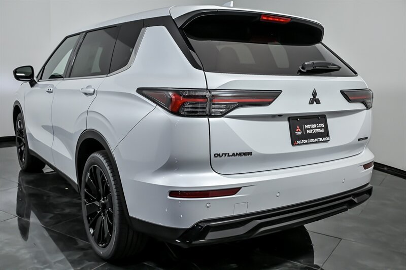 New 2026 Mitsubishi Outlander LE FWD image 7