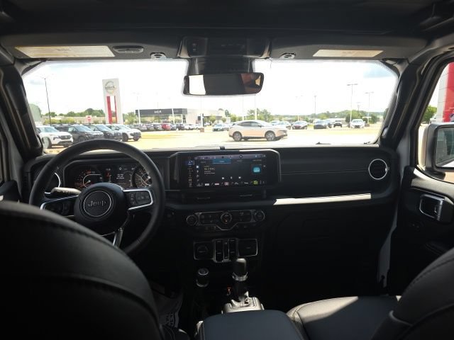 Used 2026 Jeep Wrangler Unlimited Sahara AWD/4WD image 14