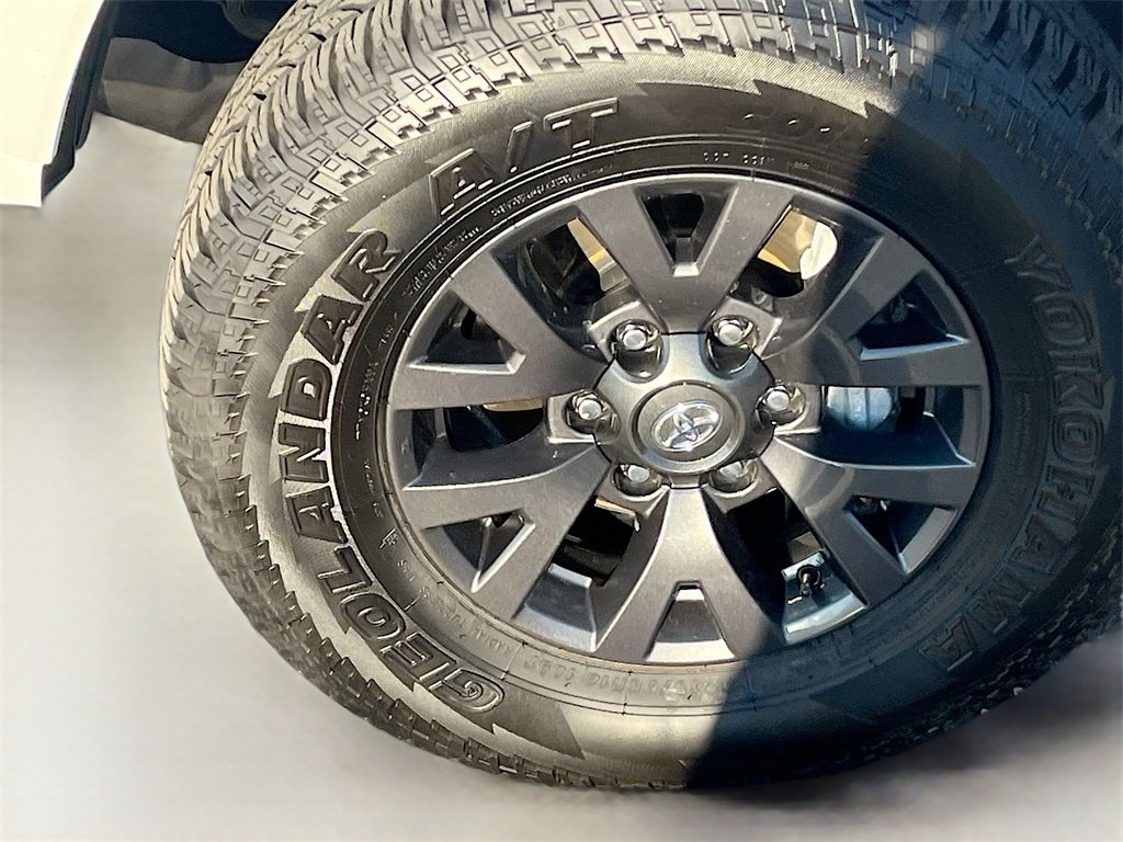 Used 2022 Toyota Tacoma SR5 w/ Technology Package image 29