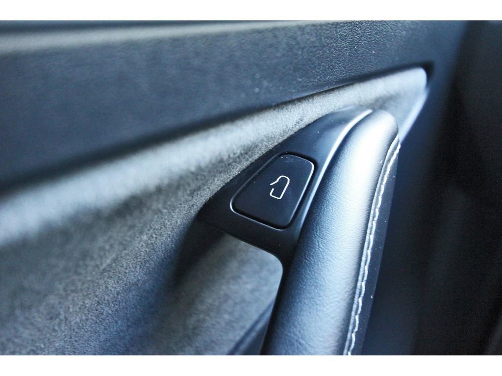 Used 2023 Tesla Model Y Performance image 18