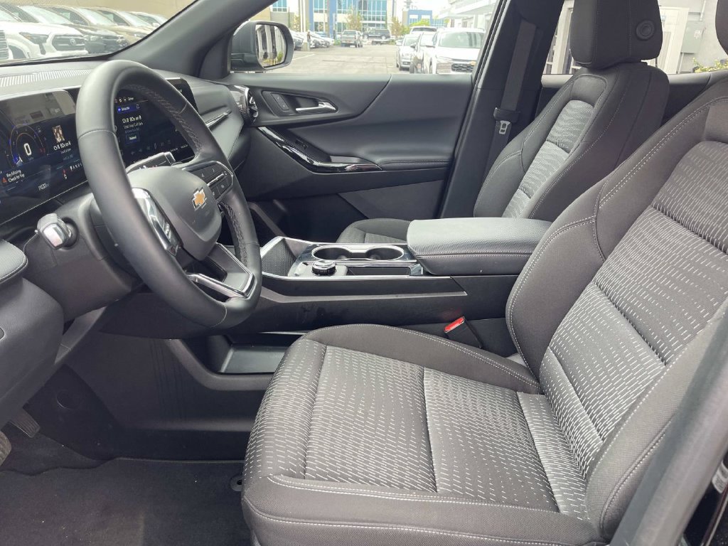 Used 2026 Chevrolet Equinox LT w/ Safety and Technology Package FWD image 13