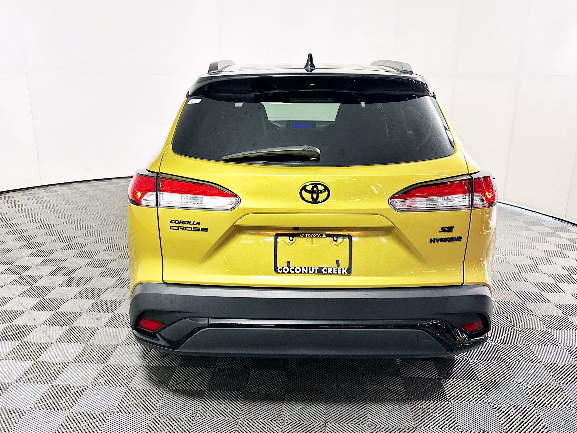 Used 2024 Toyota Corolla Cross SE w/ Moonroof Package image 4