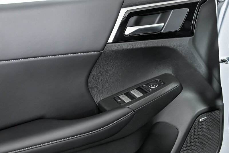 New 2026 Mitsubishi Outlander LE FWD image 11
