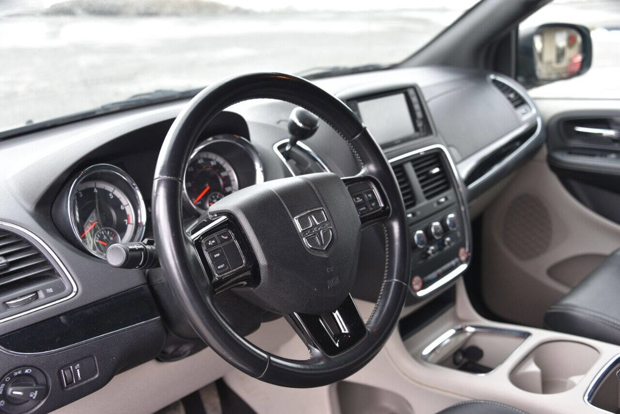 Used 2019 Dodge Grand Caravan SXT image 22