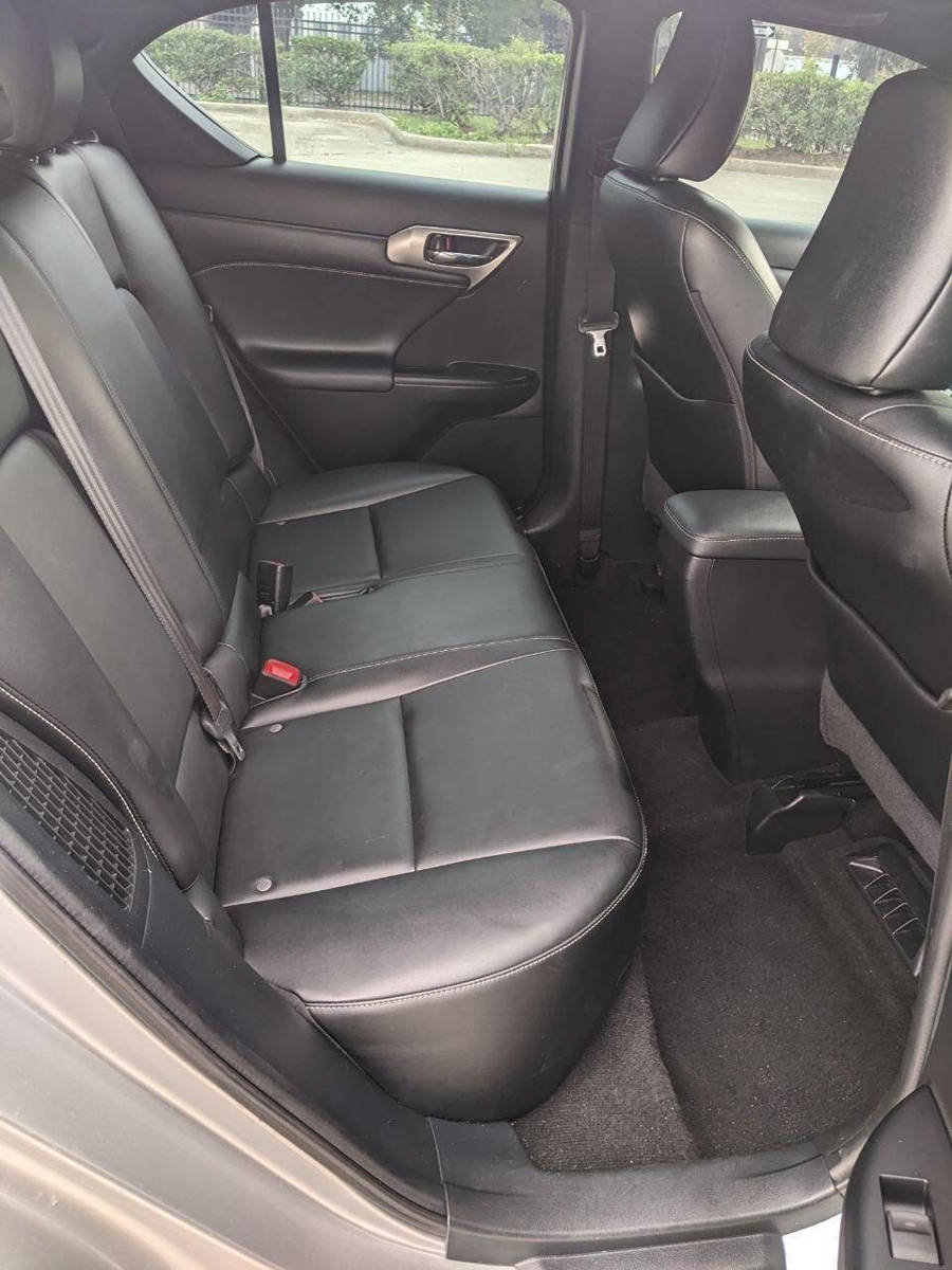 Used 2015 Lexus CT 200h w/ Navigation Package FWD image 8