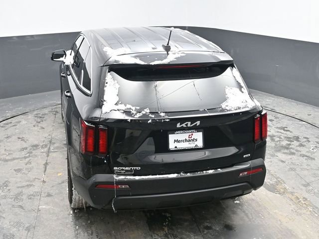 Used 2023 Kia Sorento LX image 29