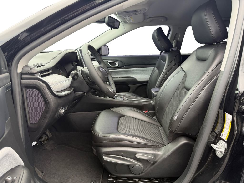 Used 2022 Jeep Compass Latitude FWD image 10