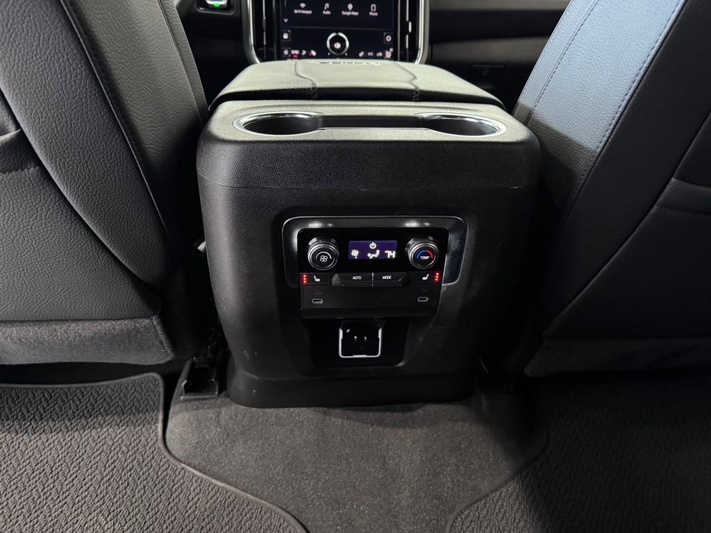 Certified 2025 GMC Yukon XL Denali AWD/4WD image 31