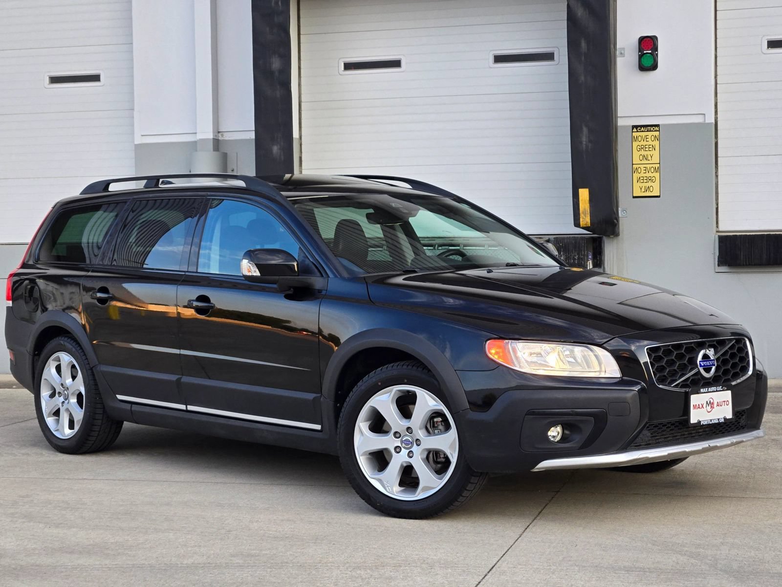 Used 2016 Volvo XC70 T5 Premier w/ Proximity Package