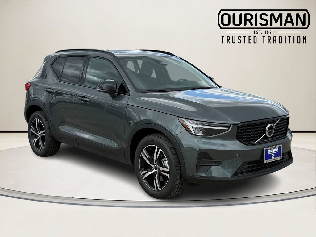 New 2026 Volvo XC40 B5 Core w/ Climate Package AWD/4WD image 1