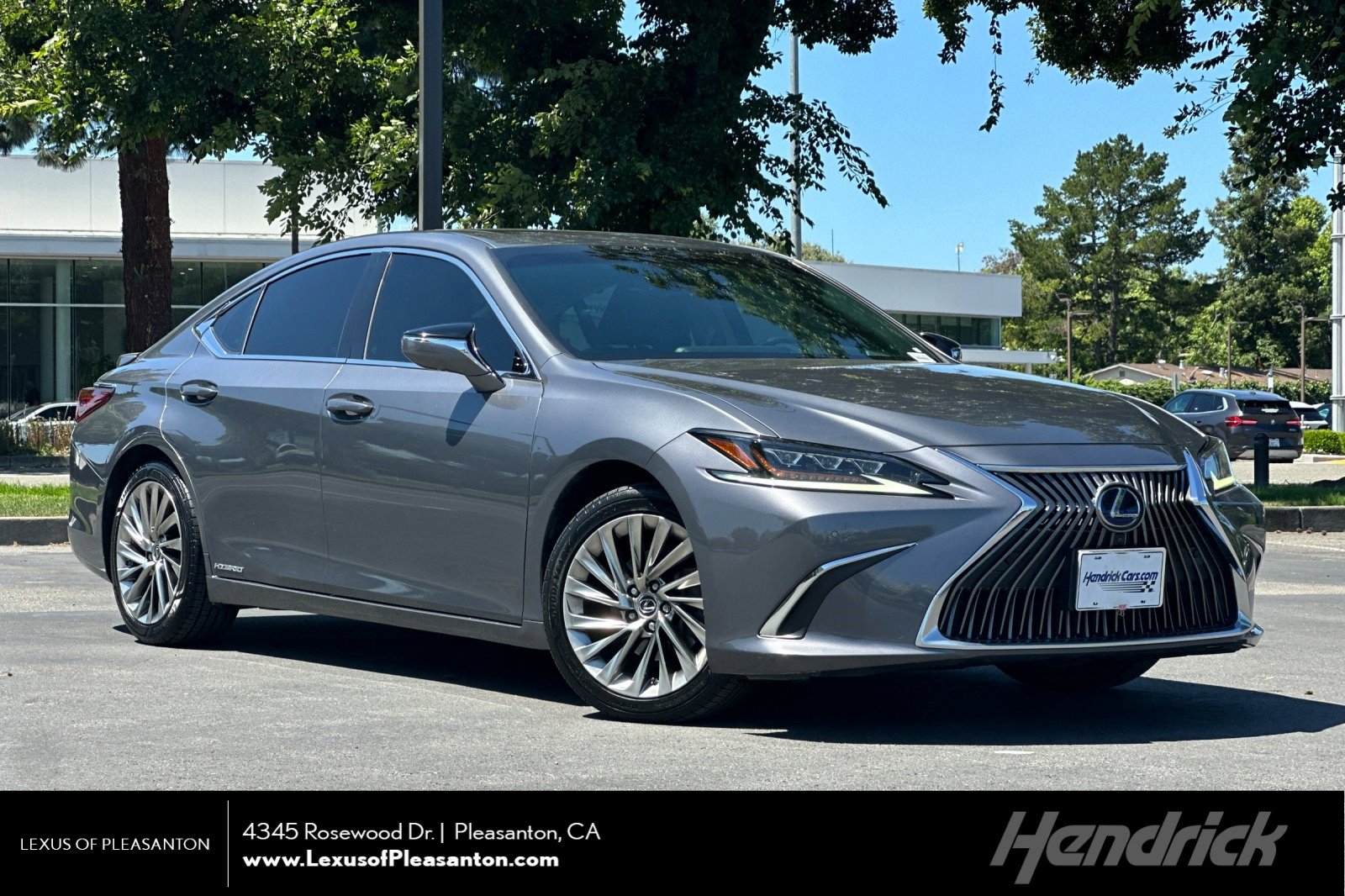 Used 2019 Lexus ES 300h Ultra Luxury w/ Accessory Package 2 FWD image 1