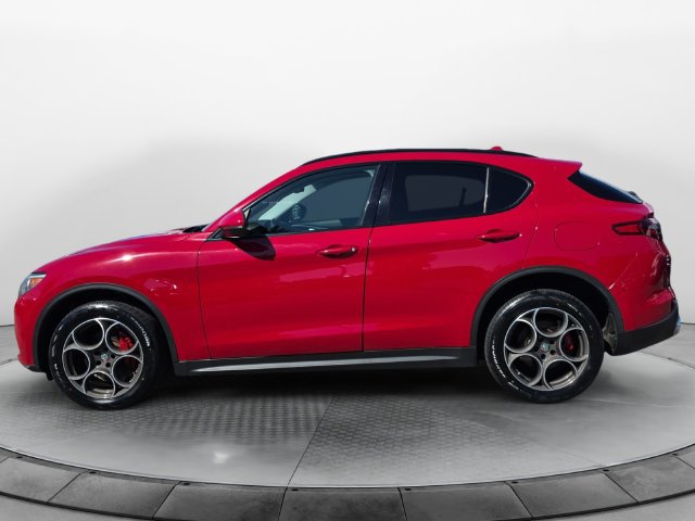 Used 2018 Alfa Romeo Stelvio Sport w/ Quick Order Package 22J Sport AWD/4WD image 2