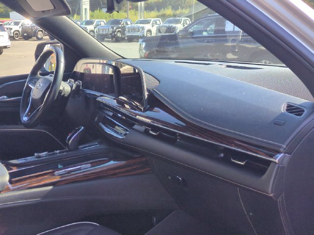 Used 2023 Cadillac Escalade Premium Luxury AWD/4WD image 38