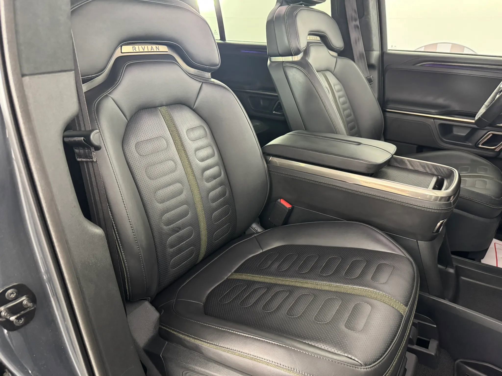 Used 2023 Rivian R1S Adventure image 35