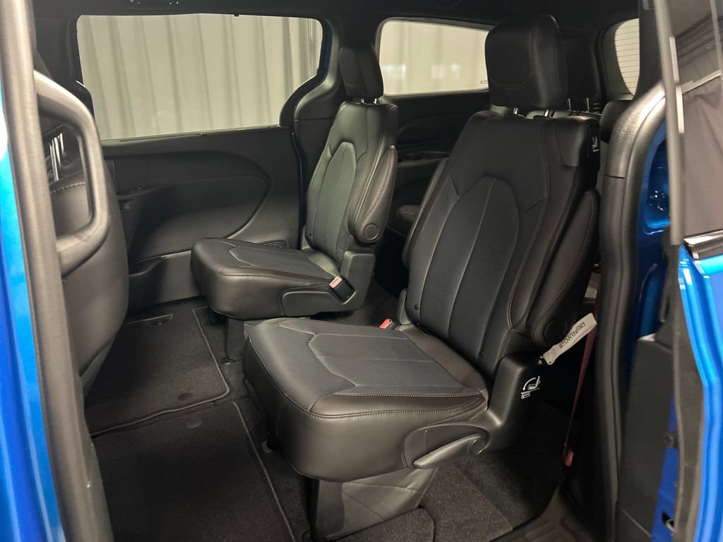 New 2027 Chrysler Pacifica Select FWD image 21