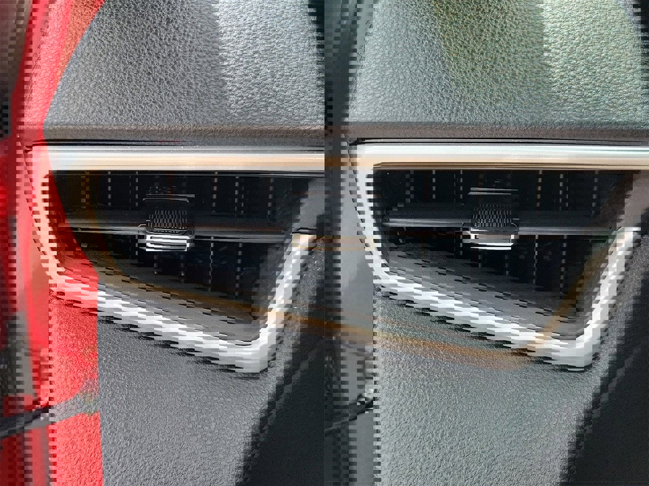 Used 2025 Toyota Corolla Cross AWD Hybrid image 33