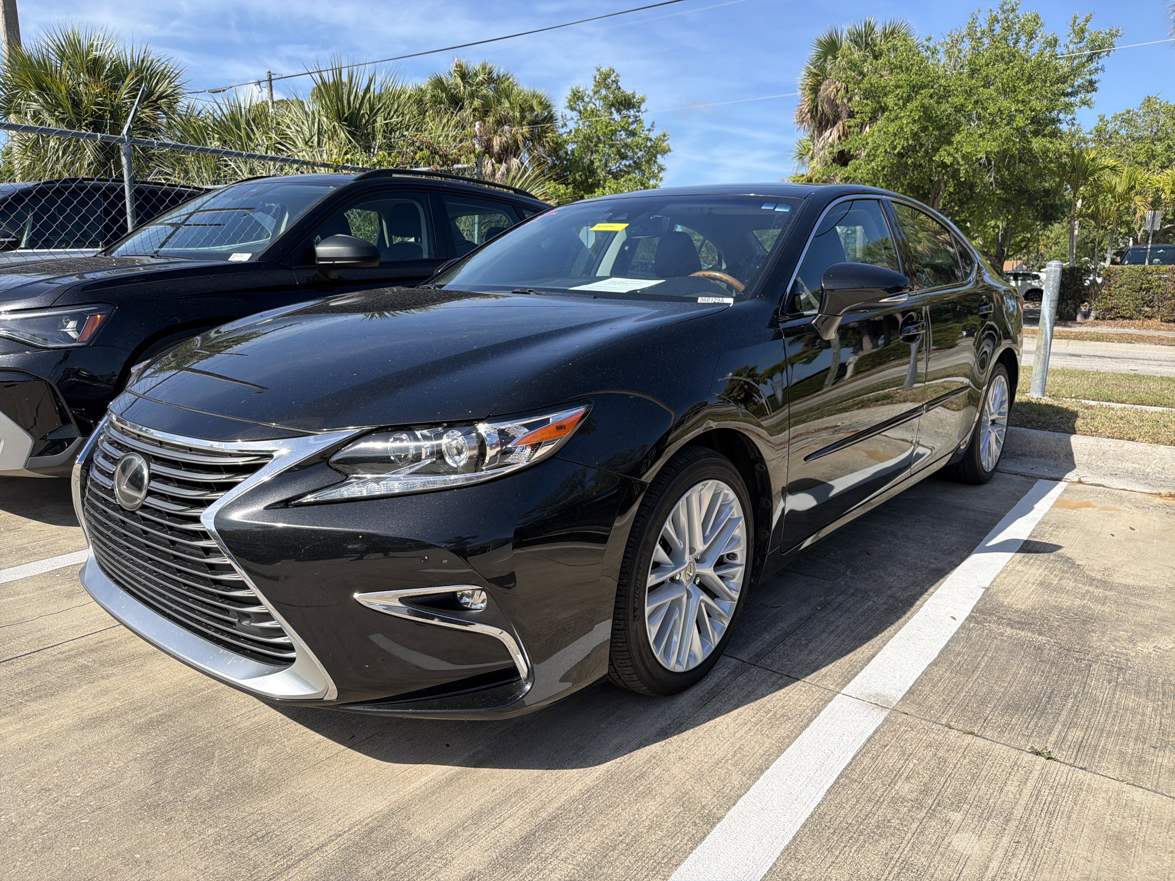 Used 2016 Lexus ES 350 w/ Luxury Package w/Wood Trim image 3