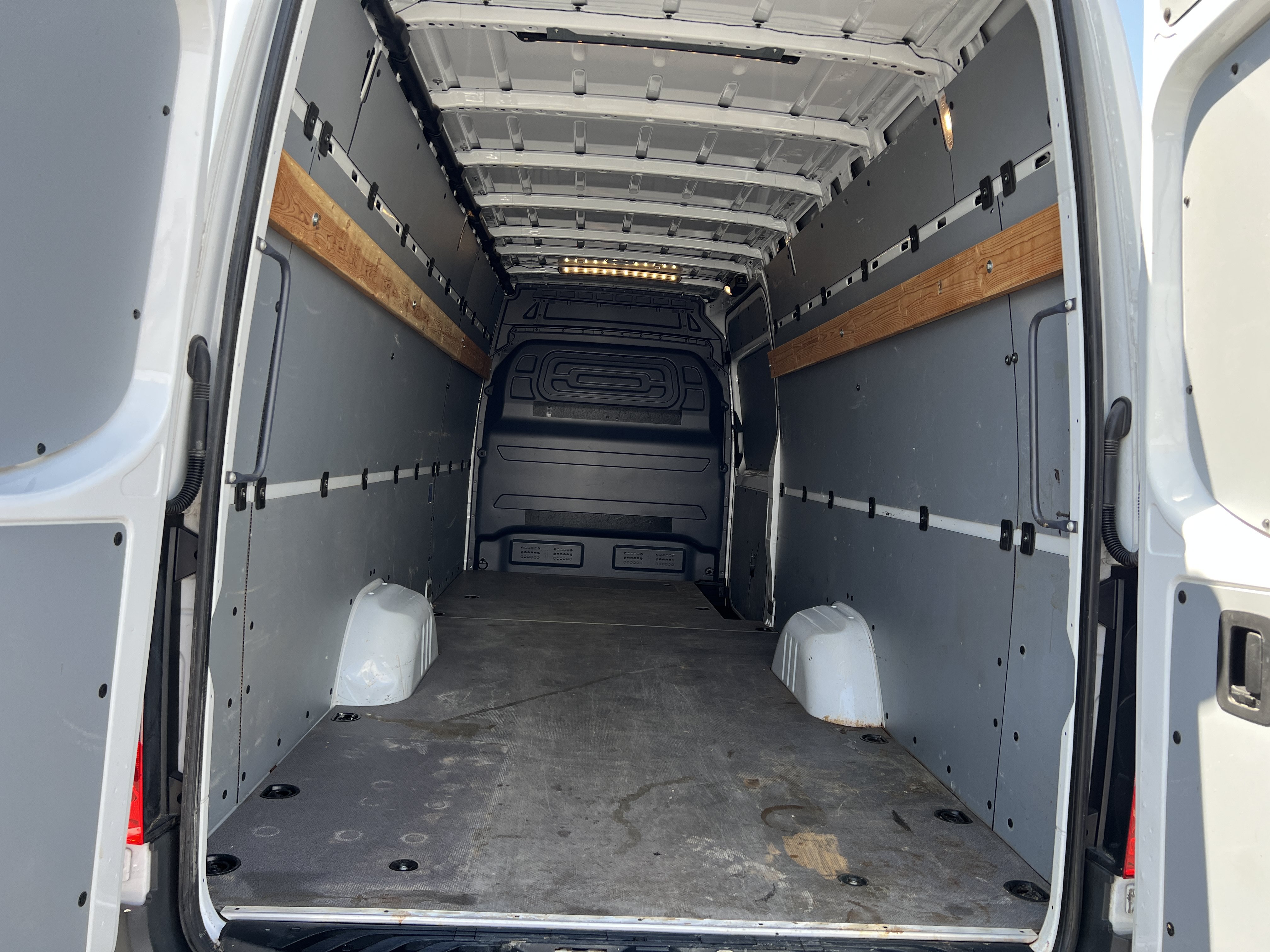 Used 2021 Freightliner Sprinter 2500 RWD image 18