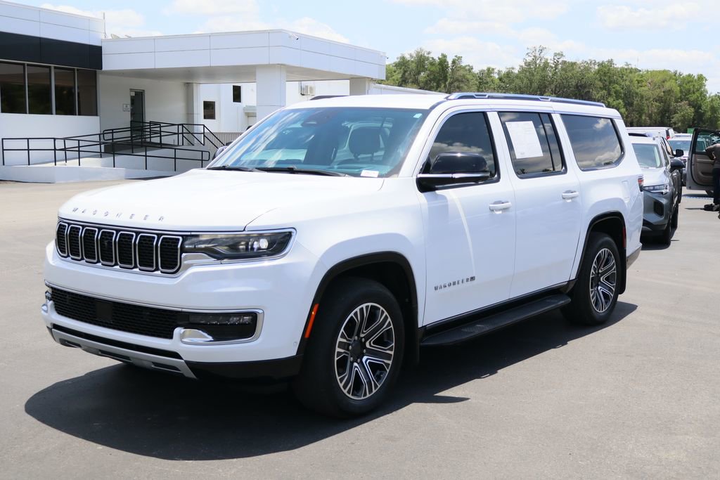 Used 2023 Jeep Wagoneer L Series II w/ Convenience Group I AWD/4WD image 5