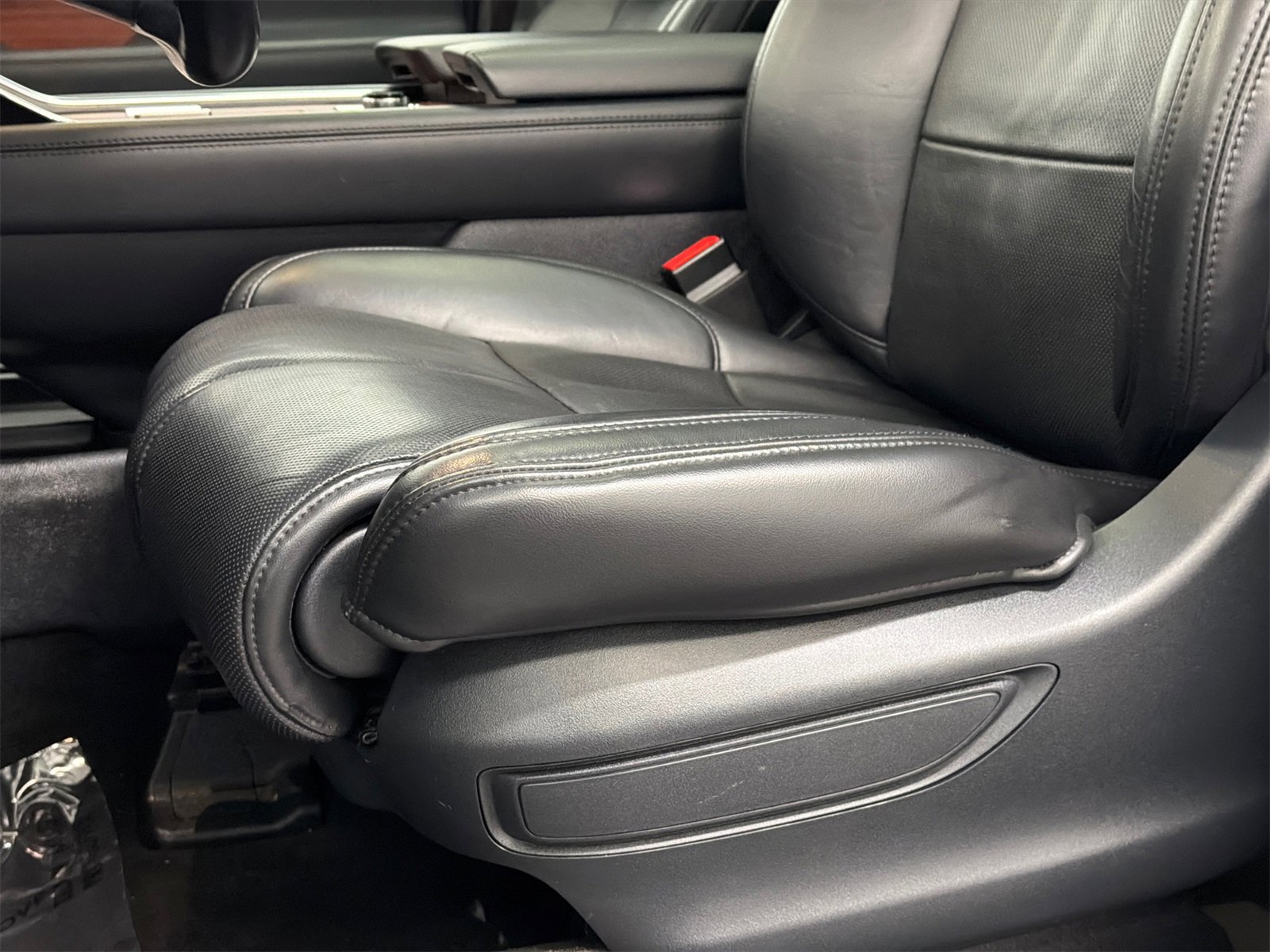 Used 2022 Lincoln Navigator L Reserve w/ Equipment Group 201A image 19