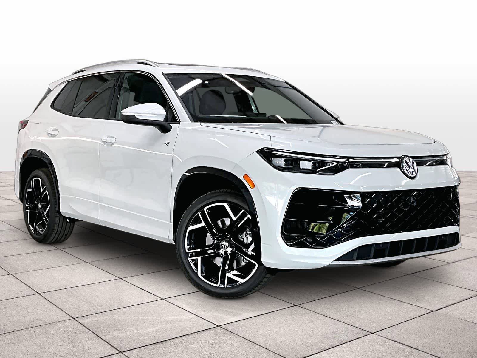 New 2026 Volkswagen Tiguan SEL R-Line AWD/4WD image 2