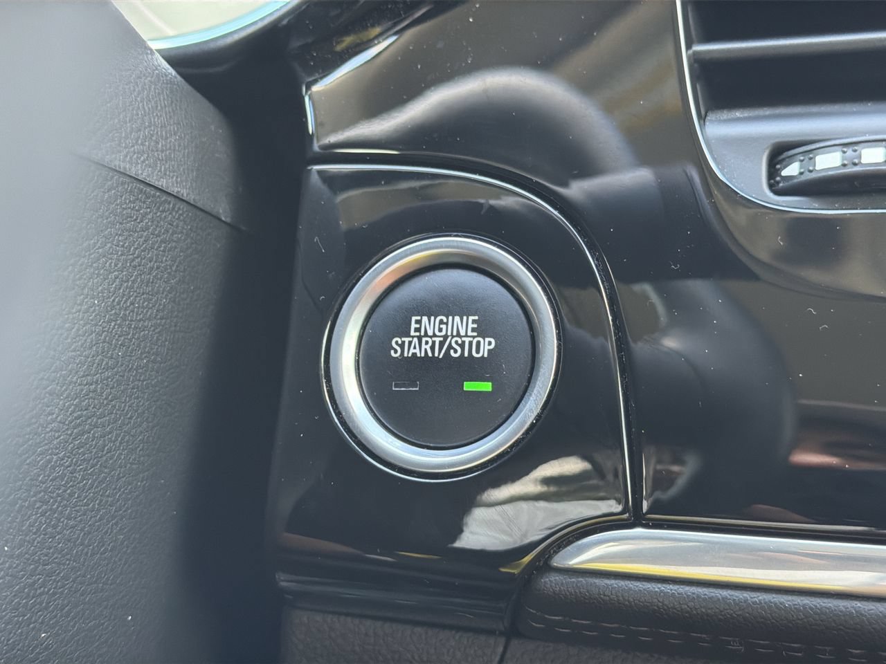Used 2020 Buick Encore Essence FWD image 27