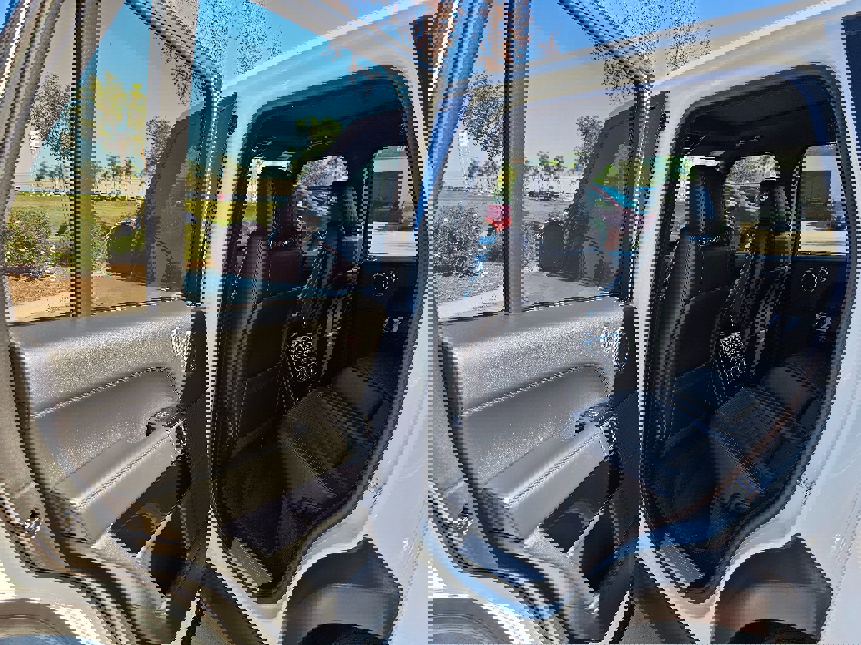 Used 2016 Land Rover Range Rover HSE image 17