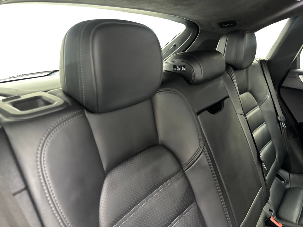 Used 2020 Porsche Macan Turbo AWD/4WD image 39